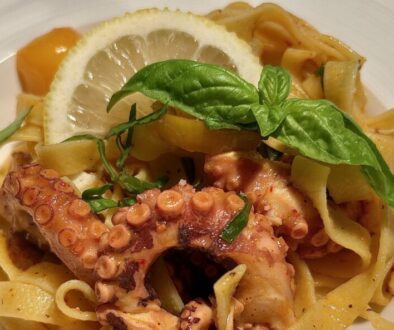 Pasta pulpo gelbe Tomaten schmal